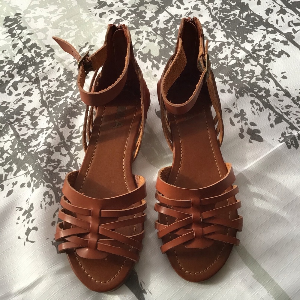 Mia brown sandals size 6.5